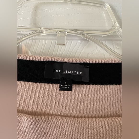 The limited crewneck top. Sz L. EUC - Picture 2 of 3